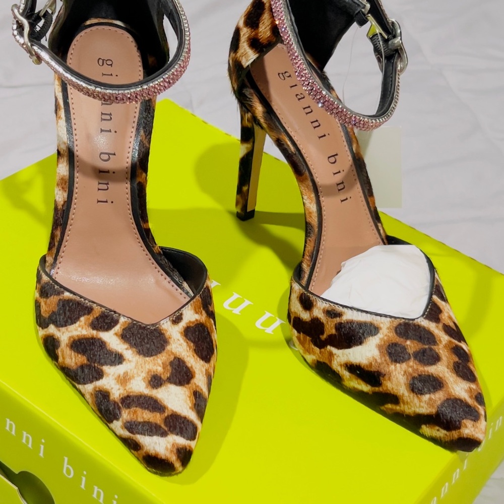 Gianni Bini Leopard Print Heels with Black Details - Picture 3 of 10